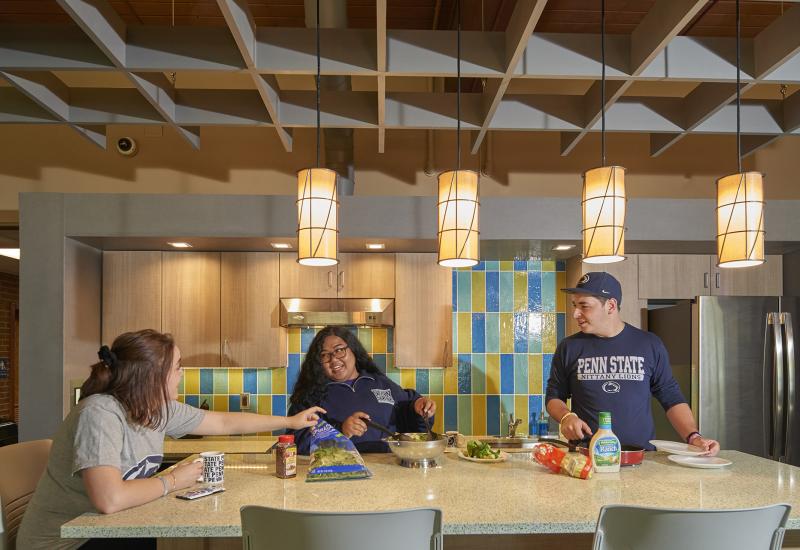 McKeesport community kitchen with students