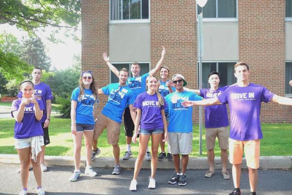 Orientation Leaders and Resident Assistants welcoming students at arrival