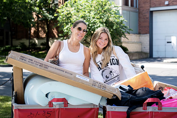 Fall arrival Student and their parent pause for a photo during fall arrival