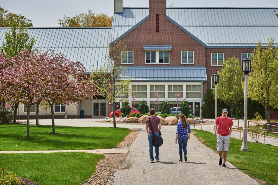 Senat Hall Exterior with students walking