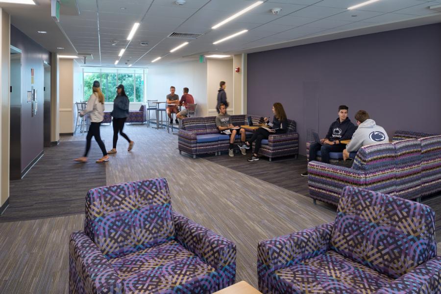 Earle Lounge