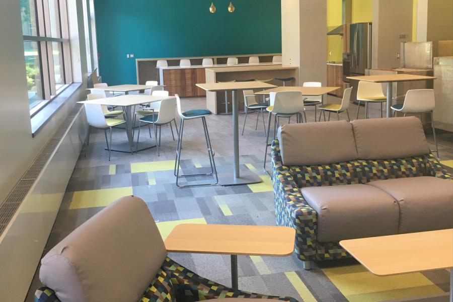 Robinson TV Lounge and Kitchen