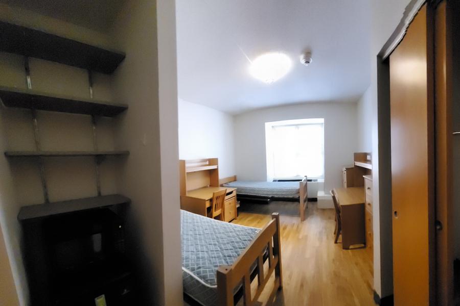 View of empty Senat double room from entrance