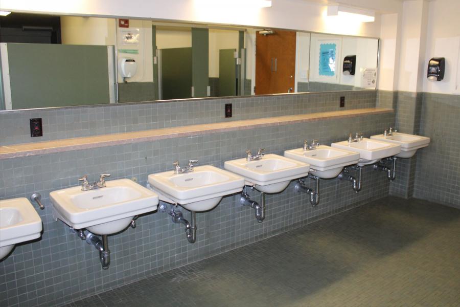 simmons bathroom
