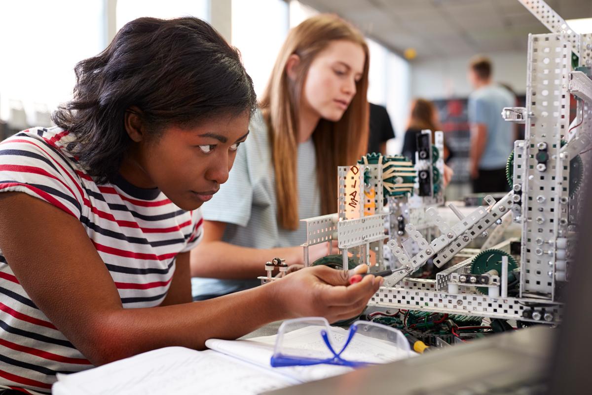 2 girls working on a project