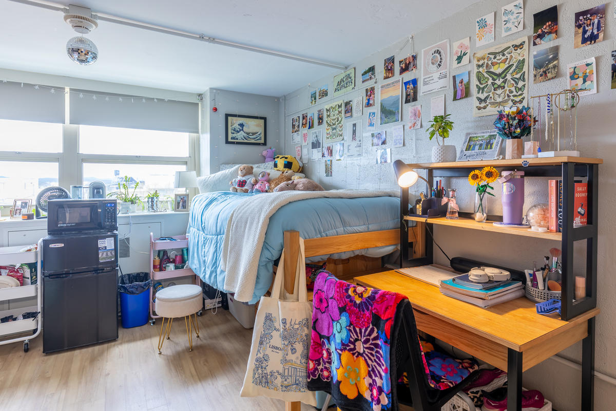 Tener Hall bedroom with desk